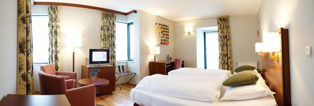 Hotel Beau Sejour Villers-sur-Lesse Exterior photo